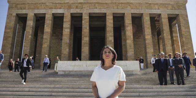 Almanya Dışişleri Bakanı Baerbock, Anıtkabir'i ziyaret etti