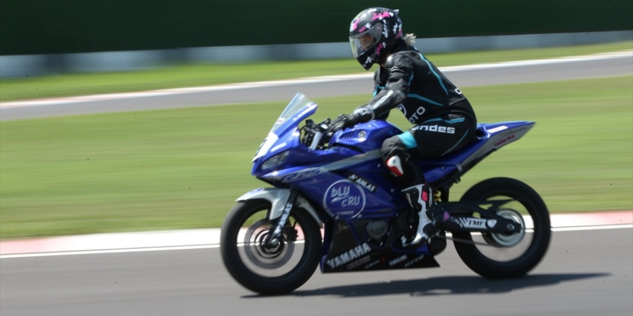 Milli motosikletçi Toprak Razgatlıoğlu, Çekya'da 2. olarak podyuma çıktı