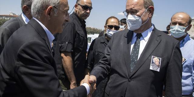 Kılıçdaroğlu, CHP Sözcüsü Faik Öztrak'ın annesinin cenaze törenine katıldı