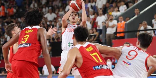 Milliler, İspanya'ya  mağlup oldu