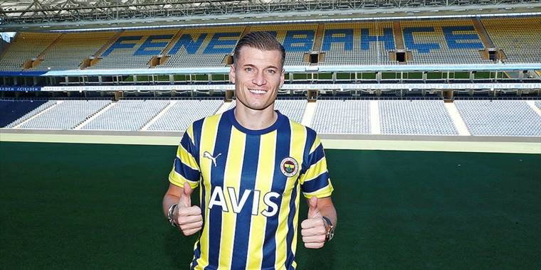 Fenerbahçe, Ezgjan Alioski'nin transferini duyurdu