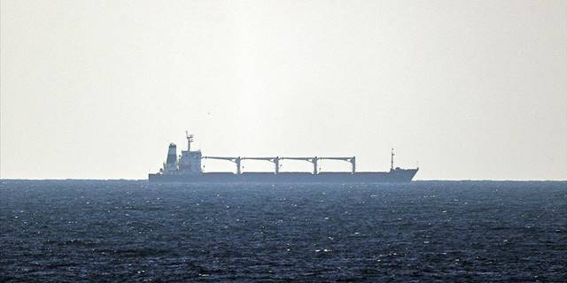 Odessa'dan gelen kuru yük gemisi Razoni İstanbul Boğazı Karadeniz girişine ulaştı