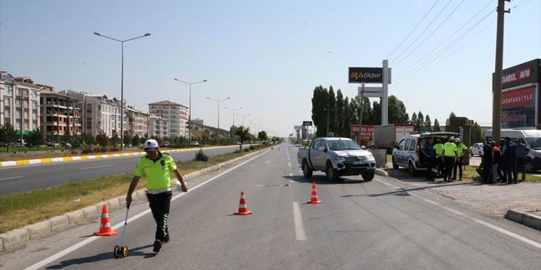 Sivas'ta pikabın çarptığı yaya öldü