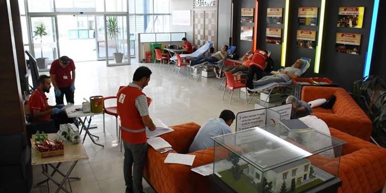 Kocasinan Belediyesi çalışanlarından Kızılay'a kan bağışı