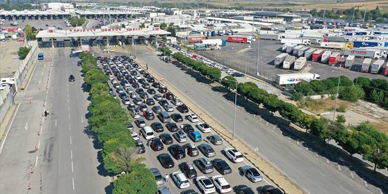 Kapıkule'de gurbetçilerin dönüş yolculuğu sürüyor