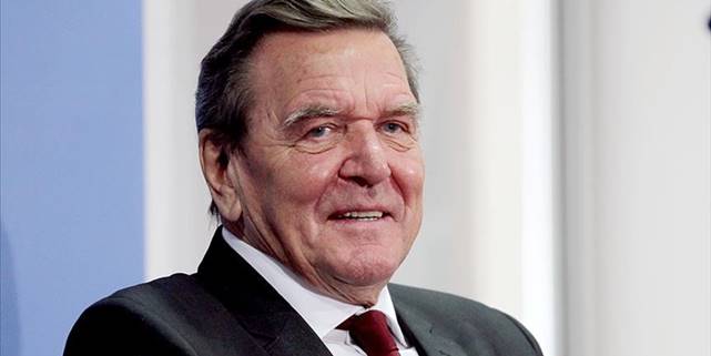 Eski Almanya Başbakanı Schröder’den Türkiye’ye övgü