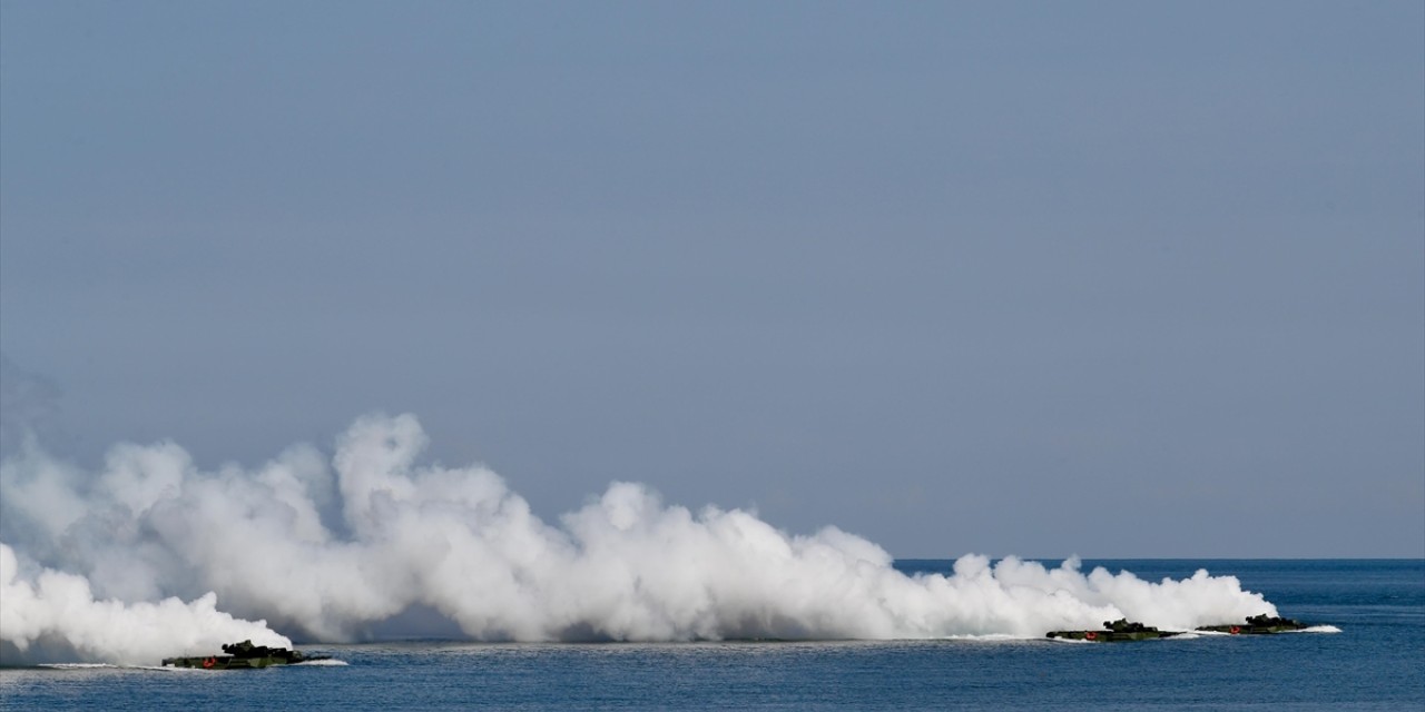 Çin, Tayvan'ı kuşatan askeri tatbikatı ile güç gösterisi yapıyor