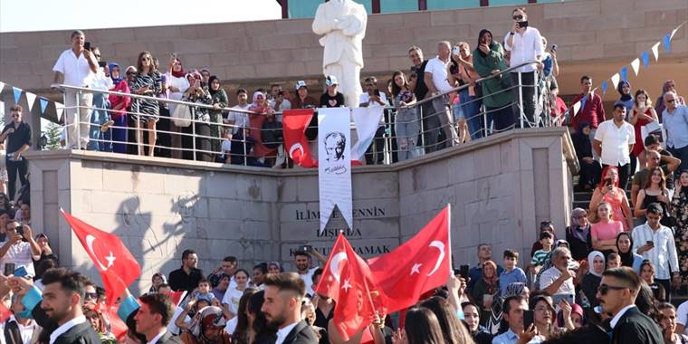 Niğde Ömer Halisdemir Üniversitesinde mezuniyet töreni düzenlendi