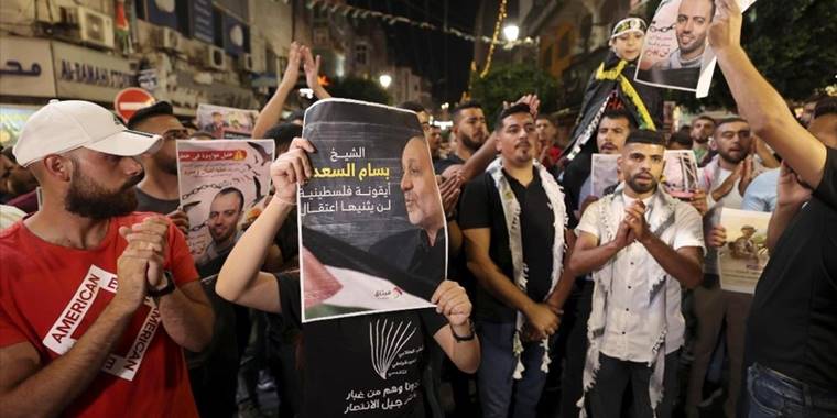 Batı Şeria'da İsrail'in saldırdığı Gazze'ye destek yürüyüşleri düzenlendi