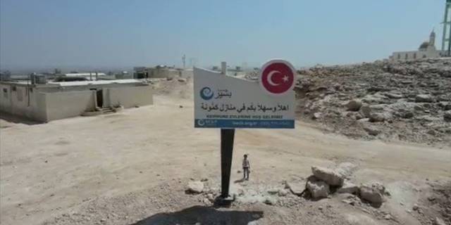 İçişleri Bakanı Soylu, İdlib'de yapılan briket evlere ilişkin görüntüleri paylaştı