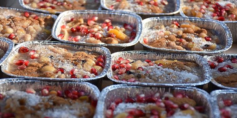 Paylaşma, birlik ve beraberliğin simgesi "Aşure Günü" yarın idrak edilecek