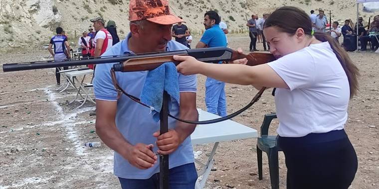 Nallıhan'da düzenlenen festival kapsamında atış turnuvası yapıldı