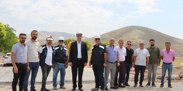 Yunak'ta doğalgaz altyapısı için ilk kazma vuruldu