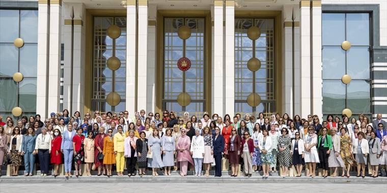 Emine Erdoğan, kadın büyükelçi ve büyükelçi eşleriyle buluştu