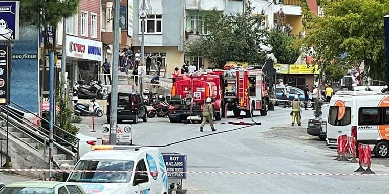 Kağıthane'de çalışma sırasında delinen doğal gaz borusu korkuya neden oldu