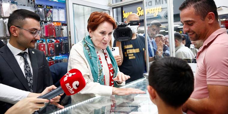 Akşener, Nevşehir'de esnaf ziyaretlerinde bulundu