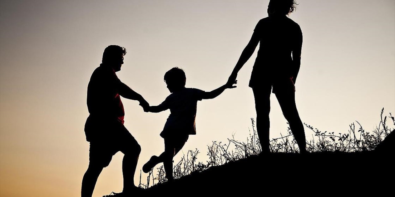 Sevgisiz ve ilgisiz kalan çocuklar yetişkinlikte ailelerini ihmal ediyor