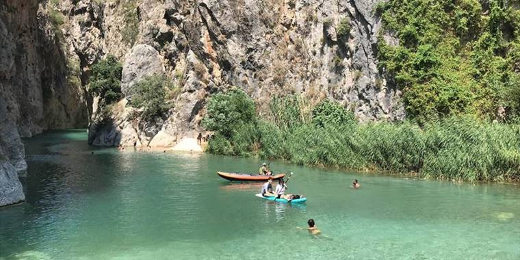 Antalya'da sıcaktan bunalanlar Kapuz Kanyonu'nda serinliyor
