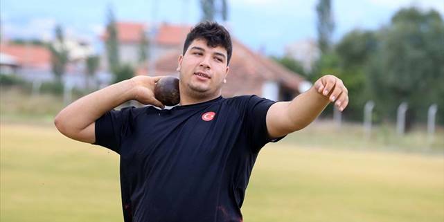 6 santimle kaçırdığı birincilik rekortmen güllecinin başarısında dönüm noktası oldu