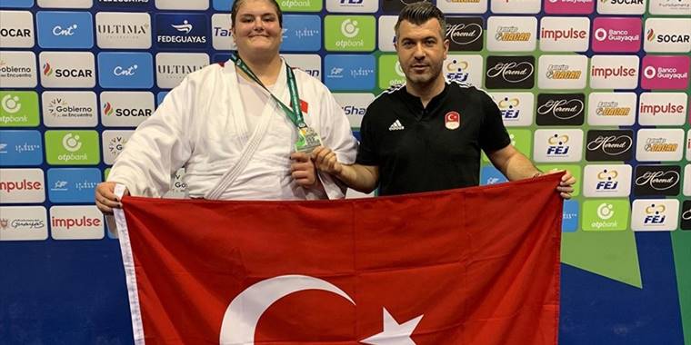 Genç milli judocu Hilal Öztürk, Dünya Şampiyonası'nda gümüş madalya aldı