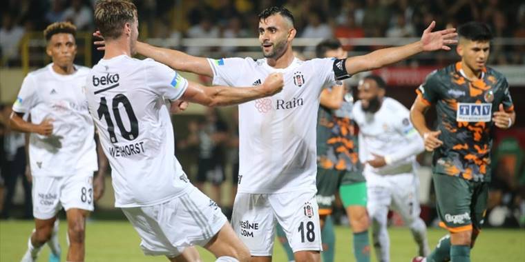 Beşiktaş, üç farklı öne geçtiği maçta 1 puana razı oldu
