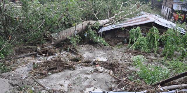 Mudurnu'da sel hasara neden oldu