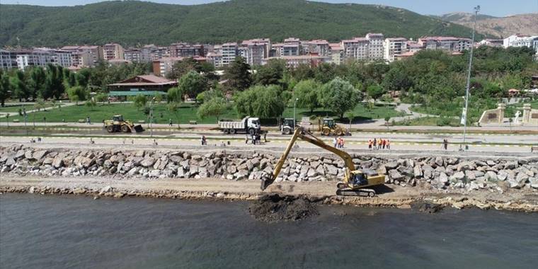 Van Gölü'nde dip çamuru temizliği