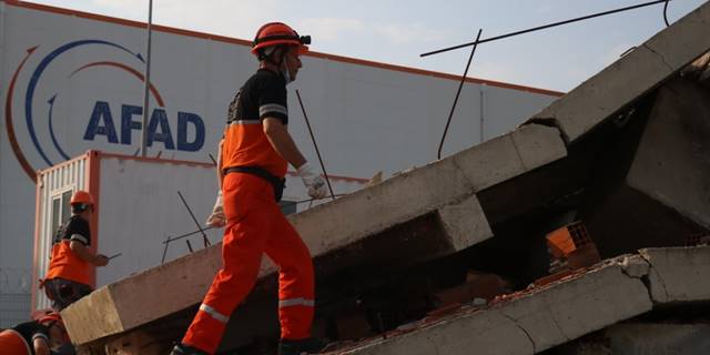 Marmara Depremi'ndeki acıları tekrar yaşamamak için gönüllü eğitim veriyorlar