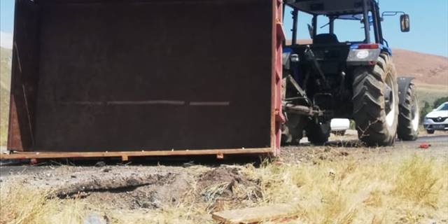 Sivas'ta traktör römorkunun devrildiği kazada 23 kişi yaralandı