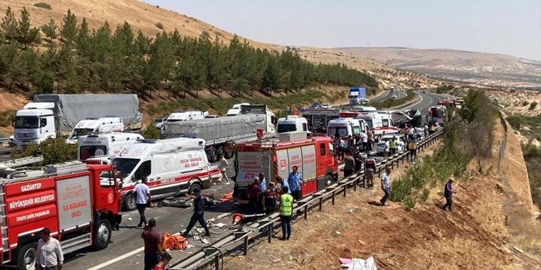 Gaziantep'teki trafik kazasında 15 kişi hayatını kaybetti