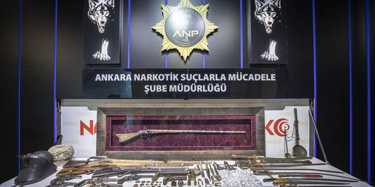 Başkentte uyuşturucu operasyonu düzenlenen evde 110 parça tarihi eser ele geçirildi