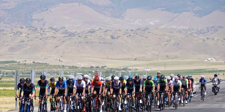 Erciyes Uluslararası Yol ve Dağ Bisikleti Yarışları'nın 4. etabı devam ediyor
