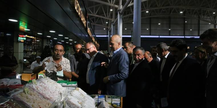 AK Parti'li Kurtulmuş, Sivas'ta perakende sebze halinin açılışında konuştu: