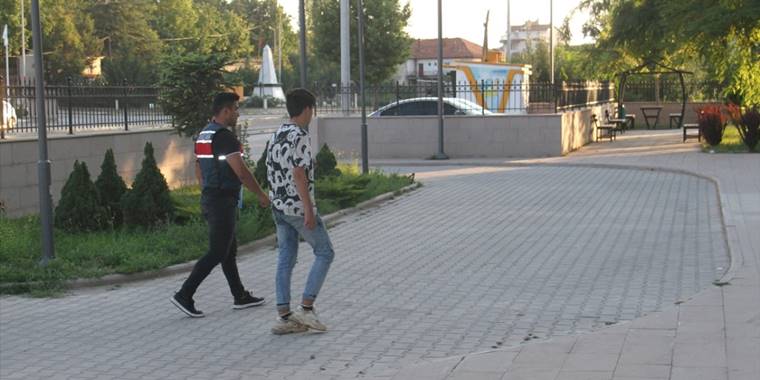 Konya'da kuzeninin ateşlediği tüfekten çıkan saçmaların isabet ettiği çocuk öldü