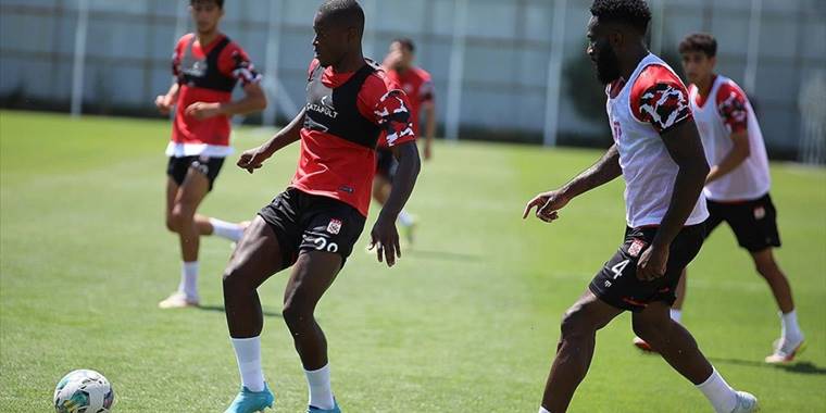 Sivasspor, Süper Lig'de yarın Alanyaspor ile sahasında karşılaşacak