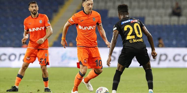 Medipol Başakşehir sahasında 2'de 2 yaptı