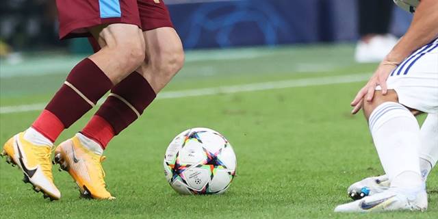 UEFA Şampiyonlar Ligi'nde gruplara kalan son 6 takım belli oluyor