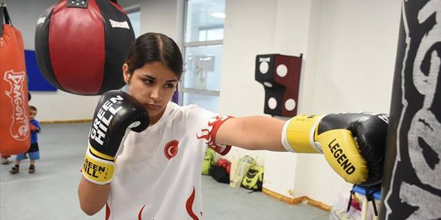 Dört ay önce başladığı boksta Türkiye şampiyonluğuna ulaştı