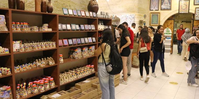 Farklı illerden Nevşehir'e gelen gençler müzeleri gezdi