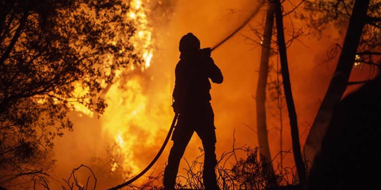 Çin'in Çonçing şehri aşırı sıcakların yol açtığı orman yangınlarıyla mücadele ediyor