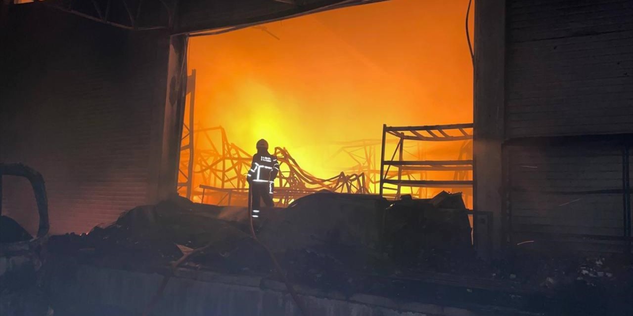 Samsun'da gıda ve kozmetik fabrikasında yangın çıktı