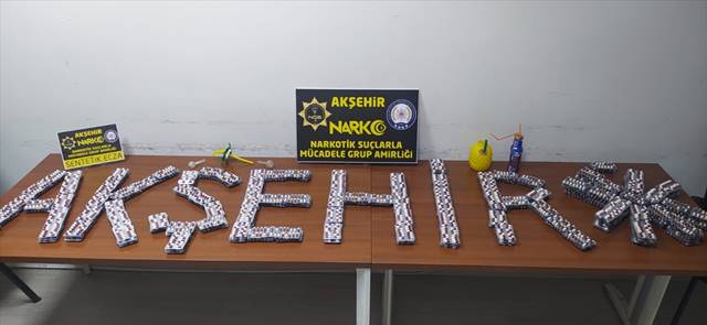 Konya'da valizlerinde uyuşturucu ele geçirilen 2 şüpheli tutuklandı