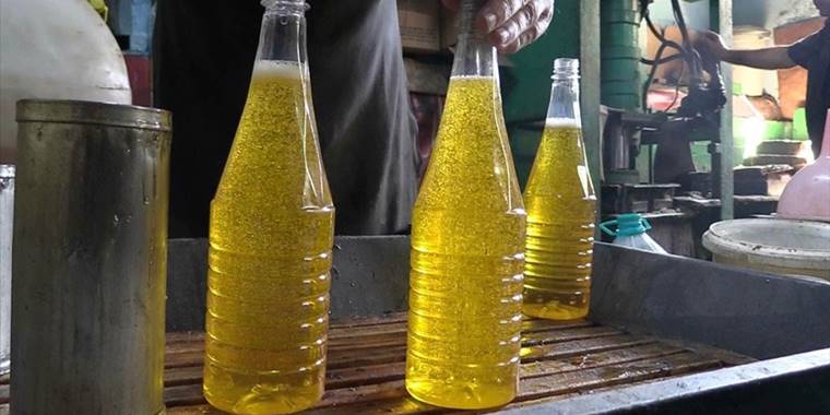 Ayçiçeği yağını asırlık imalathanede üretiyor