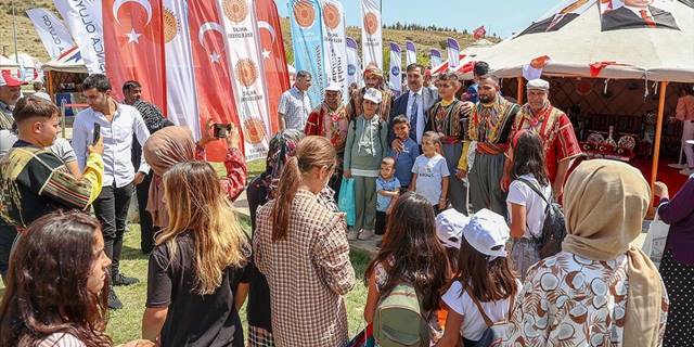 Malazgirt Zaferi'nin 951. yıl dönümü etkinlikleri Ahlat'ta yoğun katılımla sürüyor