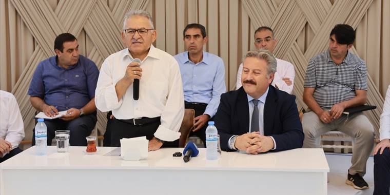 Başkan Büyükkılıç muhtarlarla buluştu