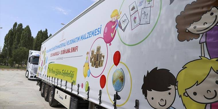 Eğitim kurumlarına eğitim materyali götürecek tırlar yola çıktı