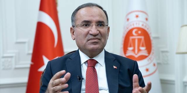 Adalet Bakanı Bozdağ'dan şarkıcı Gülşen'in imam hatip mensuplarına yönelik ifadelerine tepki