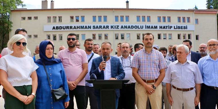 Eskişehir'de şarkıcı Gülşen'in imam hatip mensuplarıyla ilgili sözlerine tepki