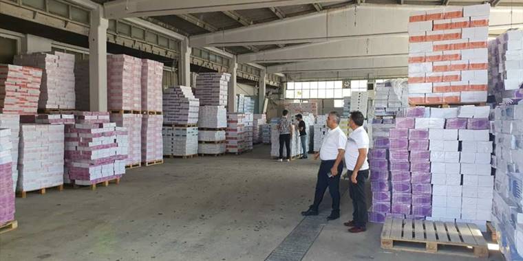 Eskişehir'de ders kitabı ve yardımcı kaynaklar okullara ulaştırılıyor