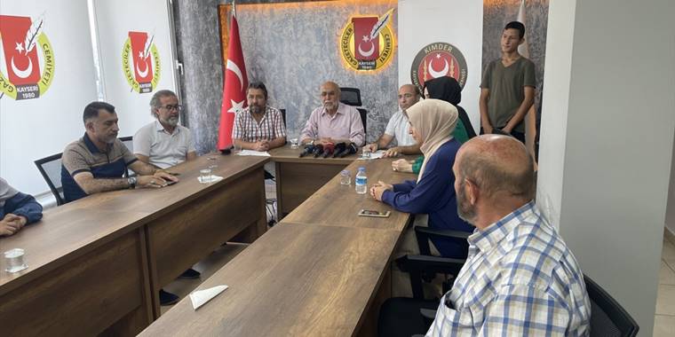 İç Anadolu'daki ÖNDER İmam Hatipliler Derneği üyelerinden şarkıcı Gülşen'e tepki
